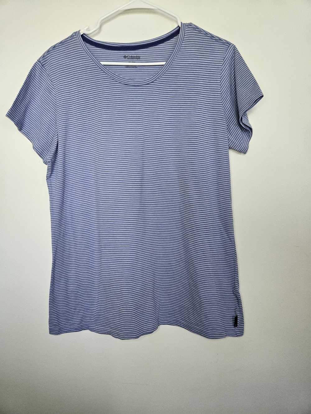 Columbia Women's Blue White Striped Crewneck Short Sleeve T-Shirt Size XL🔥